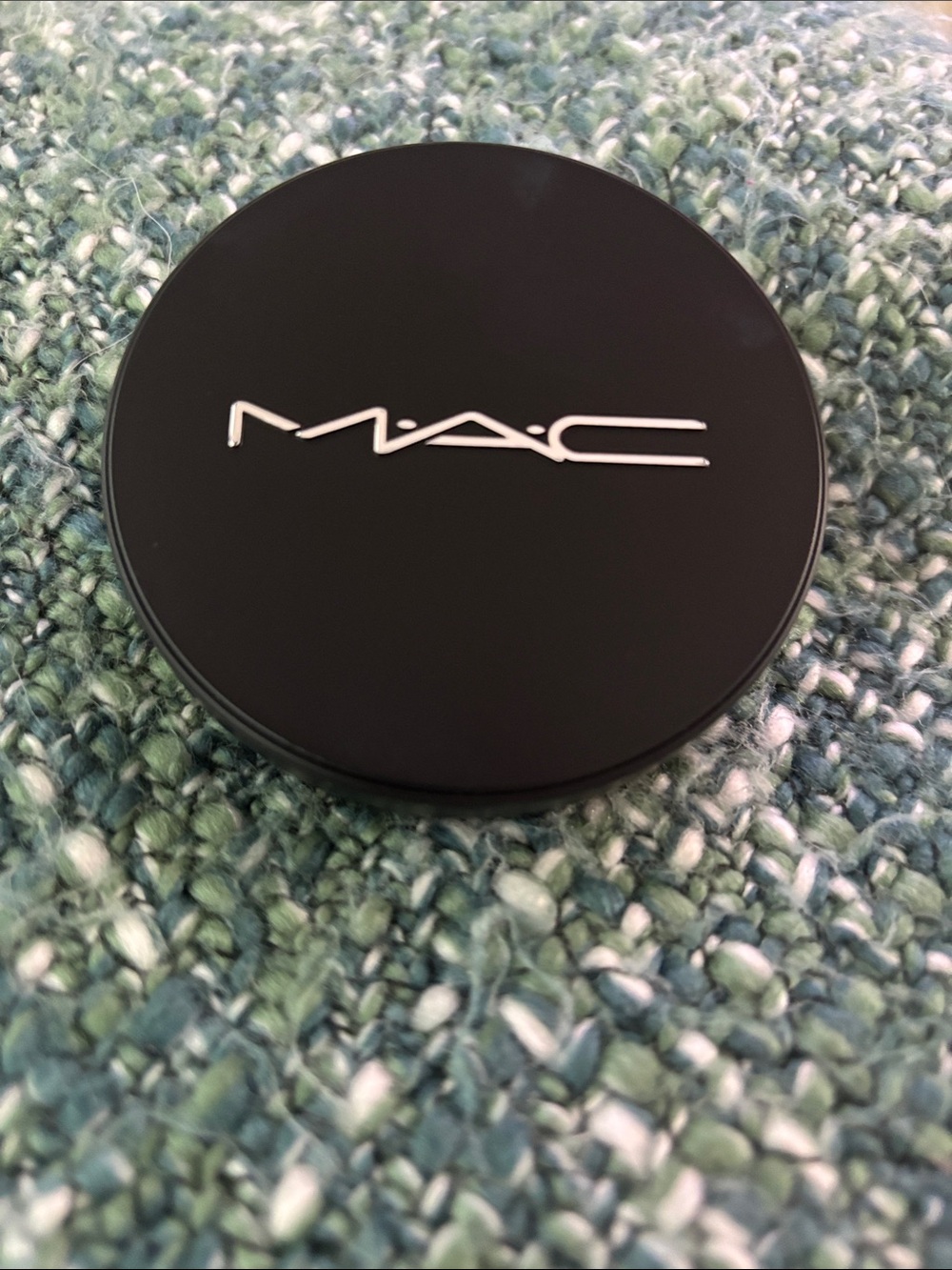 MAC Cosmetics NC 30 Black Compact Foundation Case